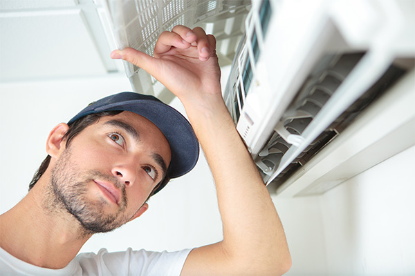 Aircond servicing service